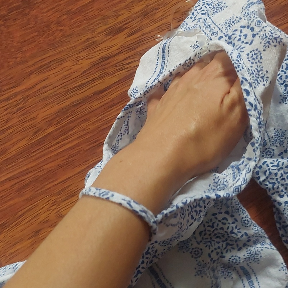 Cold shoulder blouse - Picture 8 of 8